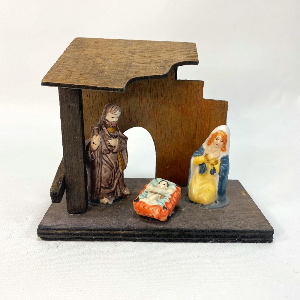 Vintage Small Ceramic Christmas Nativity And Wood Creche 5 1/2”W x 4 1/4” Tall